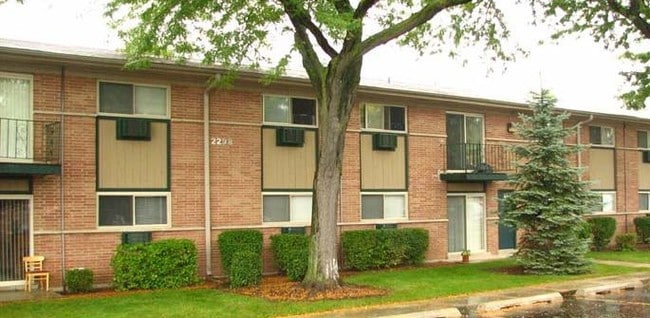 Pebblewood Court - Pebblewood Court Apartments LLC