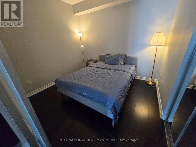 Building Photo - 386 Yonge St