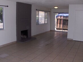 Building Photo - 702 E Yorkshire Dr