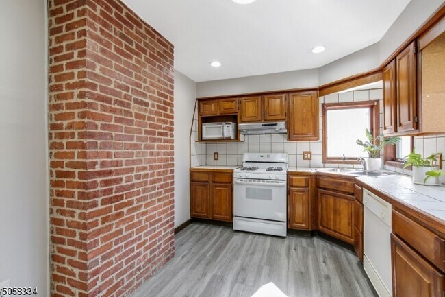 Foto del edificio - 16 Henry St