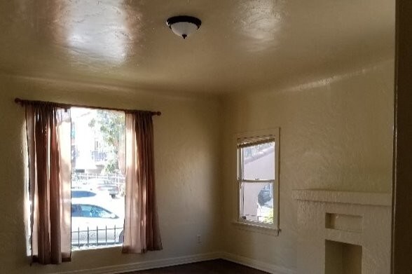 Foto del edificio - 1014 Newport Ave