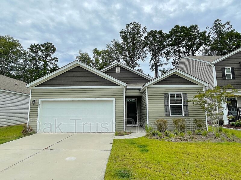 Foto principal - 217 Lapping Waters Dr