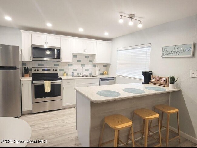 Foto del edificio - 7605 Ridgewood Ave