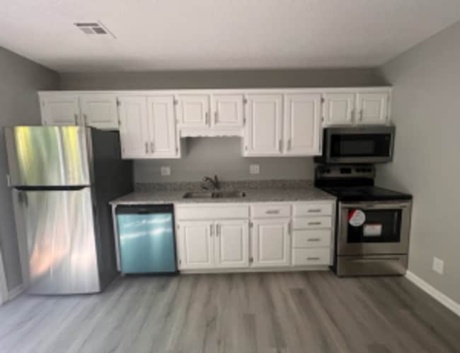 Building Photo - Merriam Duplex