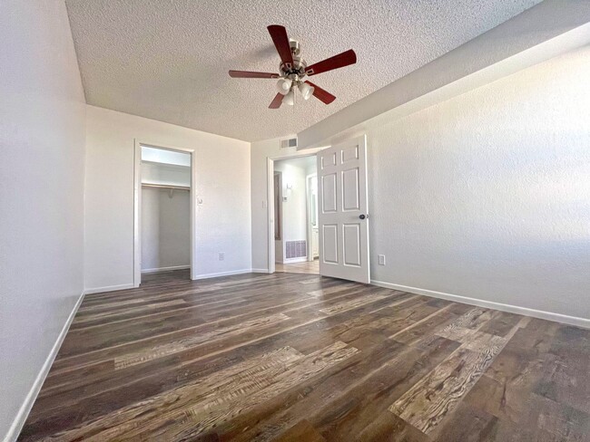 Building Photo - Mesa Apartment