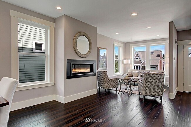 Foto del edificio - Spacious 5BR 3.5BA Home in Ravenna – Garage, Fenced Yard, A/C