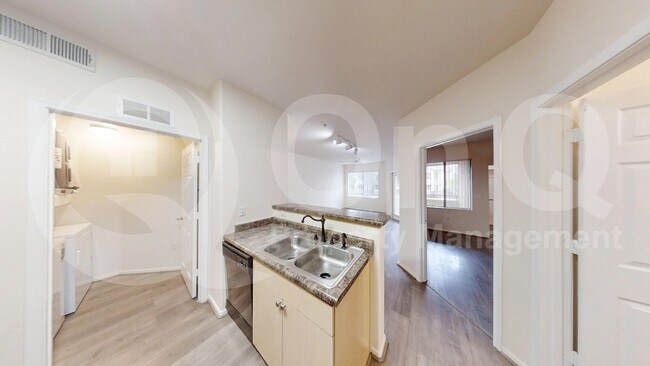 Foto del edificio - 18416 N Cave Creek Rd