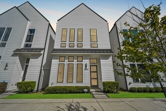 Building Photo - 2409 Webster St