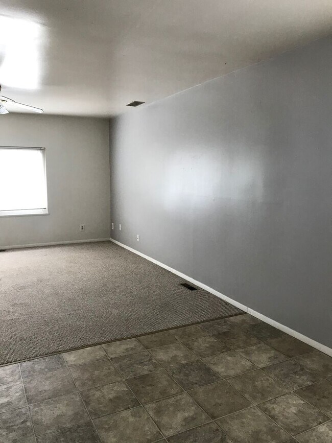 Foto del edificio - 2426 W. Franklin Street