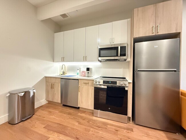 Building Photo - Nice room in a good neighborhood