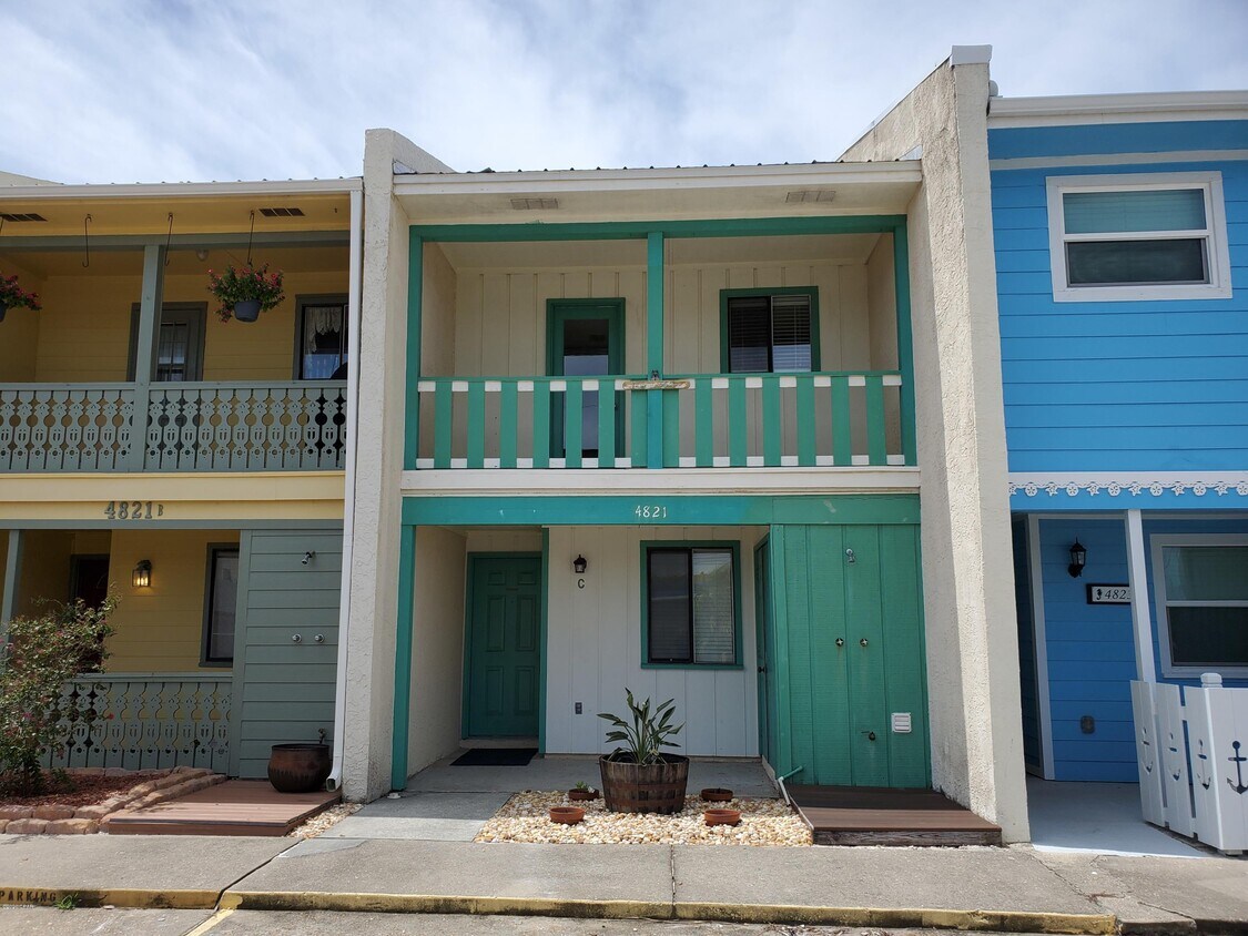 Primary Photo - 4821 Hispaniola St