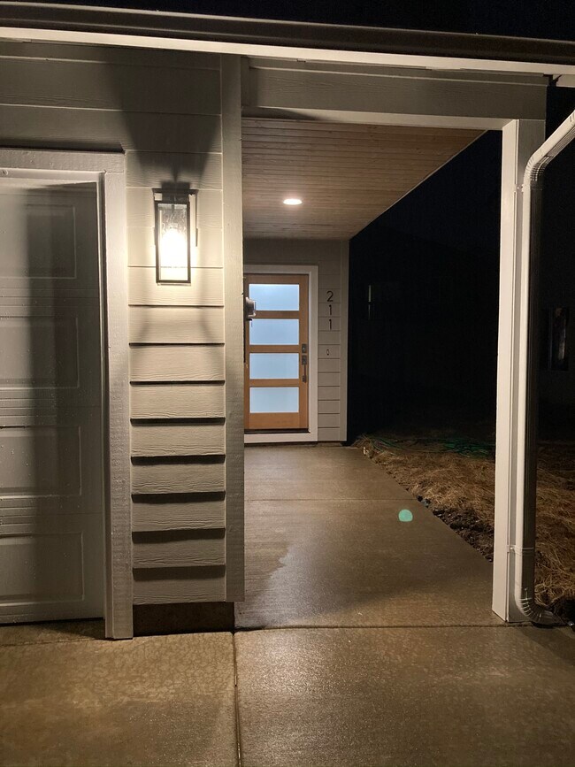 211 Oak St, Winlock, WA 98596 Townhome Rentals in Winlock WA