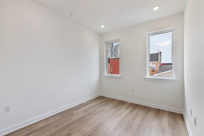 Foto del edificio - 1535 N Sydenham St