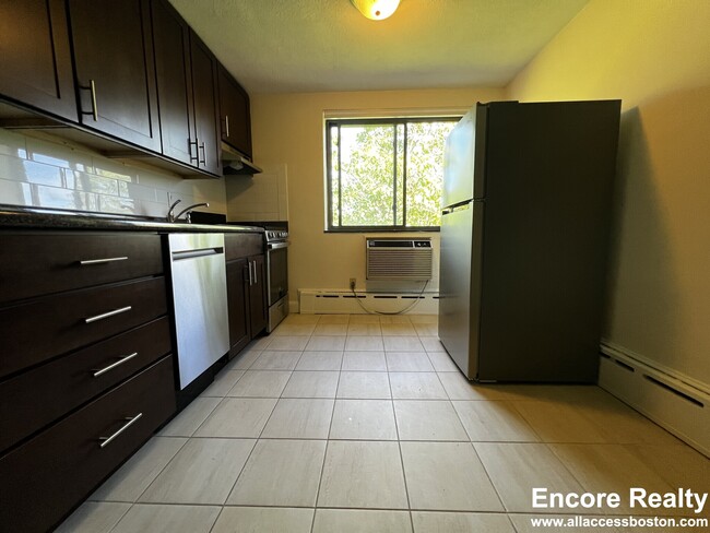 Building Photo - 5 Chester St