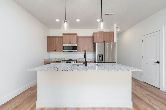 Foto del edificio - Row Home with 1 car garage 2 bed, 2.5 bath