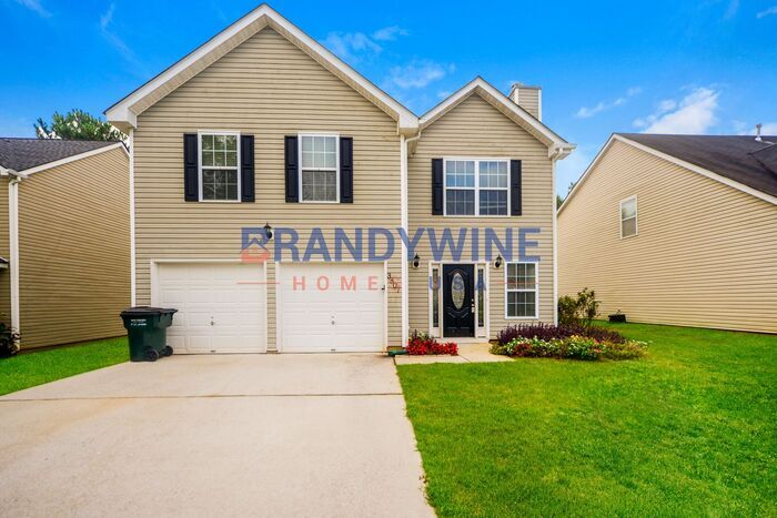 Primary Photo - Be the first to Apply! BRIGHT and SPACIOUS...