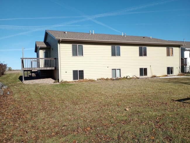 Foto del edificio - Three bedroom two bathroom twin home