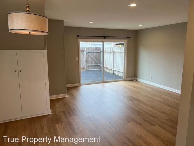 Building Photo - 2 br, 1.5 bath House - 692 Darrell Street
