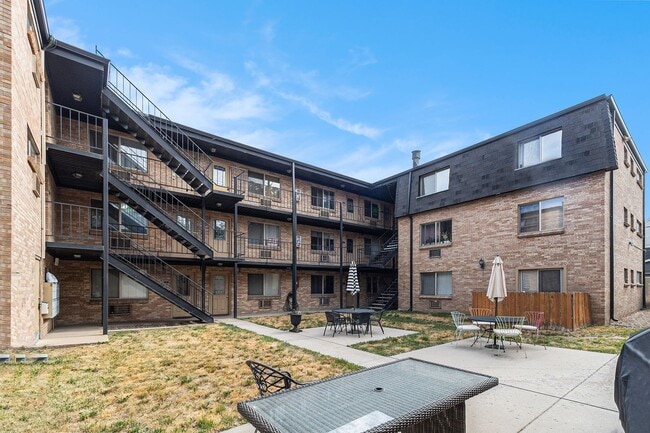 2 Bedroom 1 Bath in the Heart of West Wash... - 2 Bedroom 1 Bath in the Heart of West Wash... House