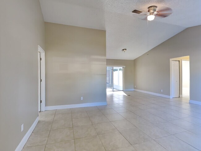 Building Photo - 359 Las Palmas St