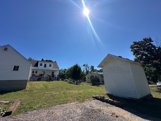 Building Photo - 200 Lylburn Rd