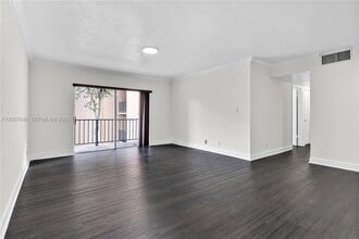 Building Photo - 13715 Kendale Lakes Cir