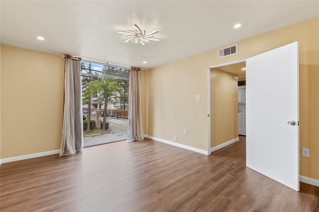 Foto principal - 513 S Post Oak Ln