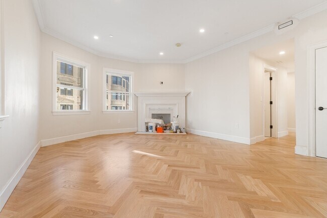 Building Photo - 1396 Beacon St