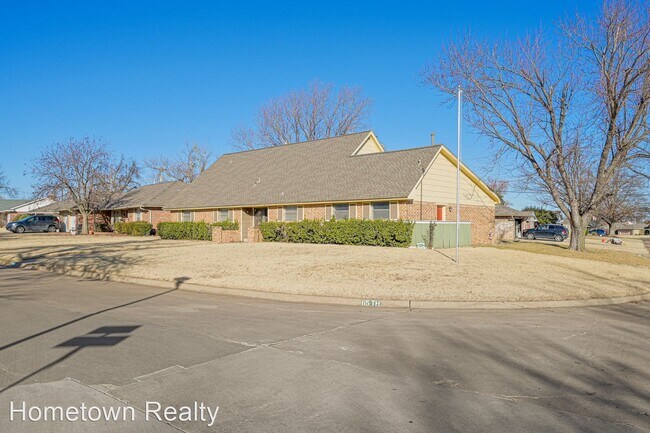 Foto del edificio - 5 br, 3 bath House - 4601 NW 65th Street