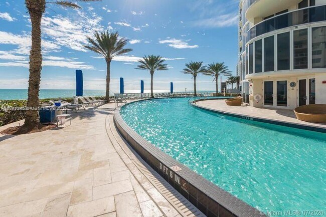 Building Photo - 17201 Collins Ave