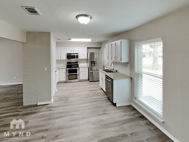 Building Photo - 105 Ripplewood Dr