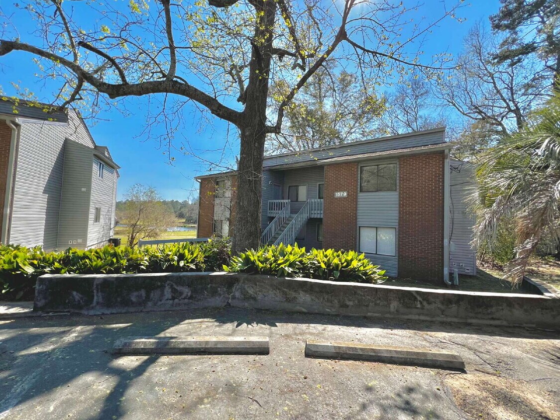 Spacious 2 Bedroom/1 Bath - Spacious 2 Bedroom/1 Bath
