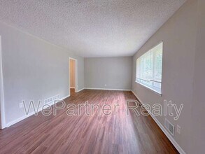 Building Photo - 2223 Shamrock Dr