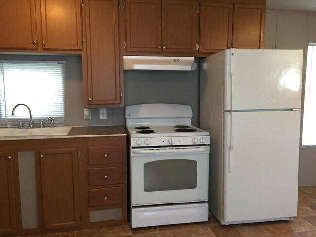 Foto del edificio - 5110 Highway 2 E B-40