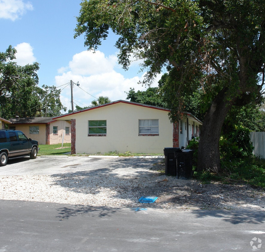 Building Photo - 1433 SW 33rd Ct