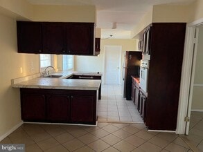 Building Photo - 42 Genesee Ln