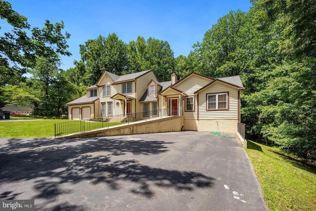 Building Photo - 120 Double Oak Rd N