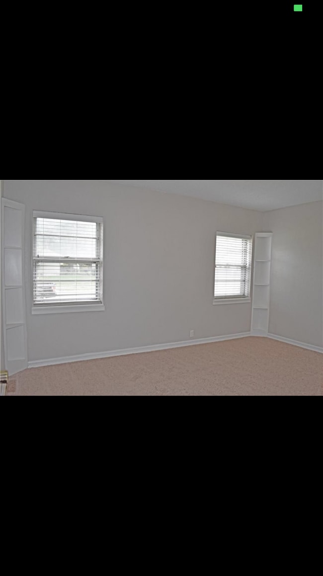 Building Photo - 1608 Maple Dr
