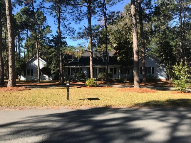 Building Photo - 100 W Hedgelawn Way