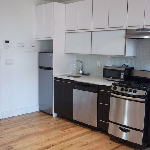 Primary Photo - 220 Bushwick Ave
