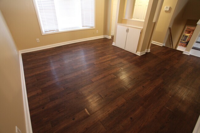 Foto del edificio - 4bed/2.5 bath Residential House Available ...