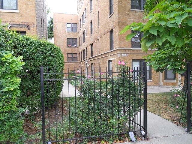 Foto del edificio - 3754 N Bernard St