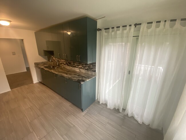 Foto del edificio - 220 Oak Knoll Ct