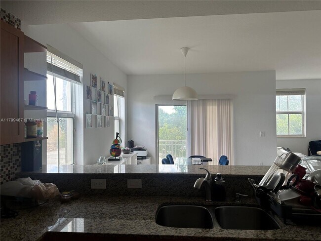 Foto del edificio - 8999 NW 107th Ct