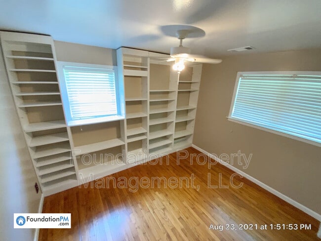 Building Photo - 4940 Sherry Dr