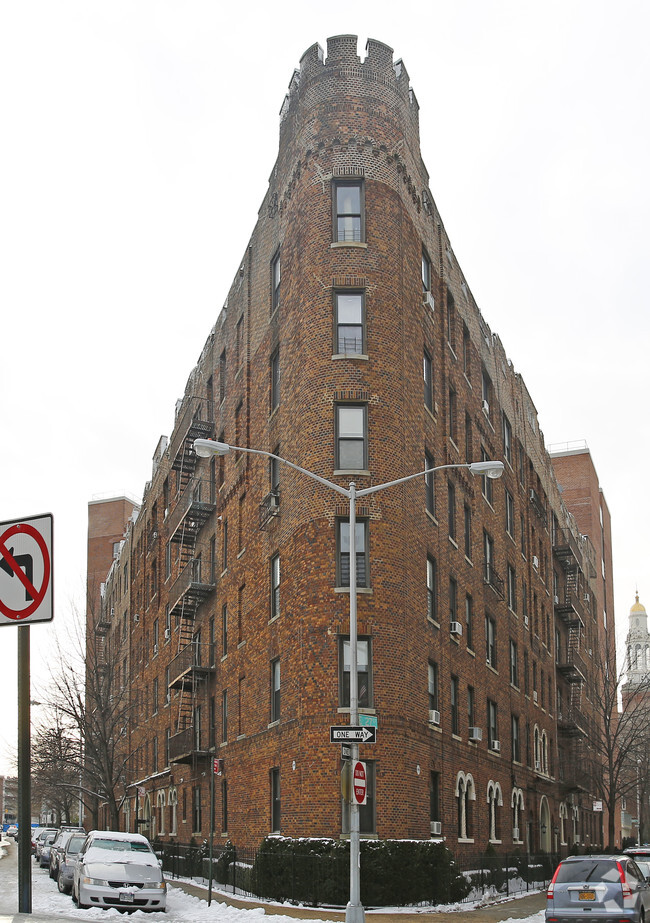 Building Photo - 723 E 27th St