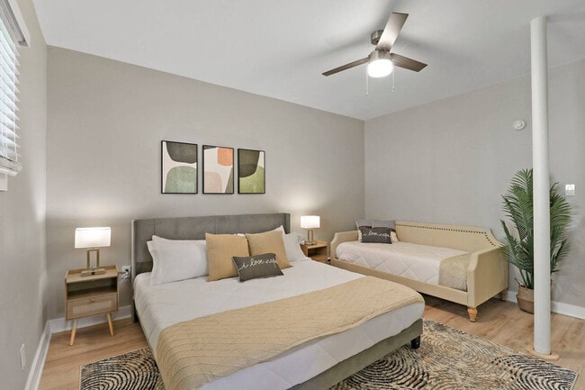 Building Photo - 5015 Main St