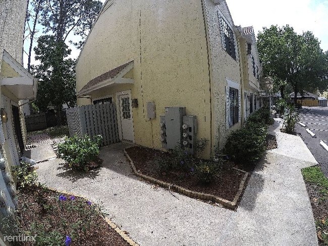 Building Photo - 2 br, 3 bath Townhome - 4102 Tartan Pl