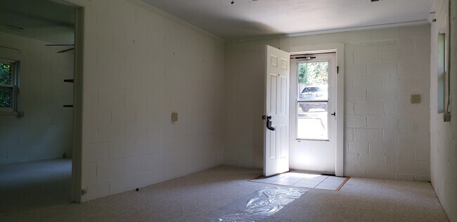 Building Photo - 1029 Locust Ave