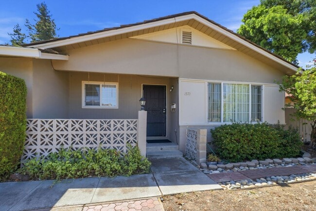 Building Photo - What a Great Home! Available Now!